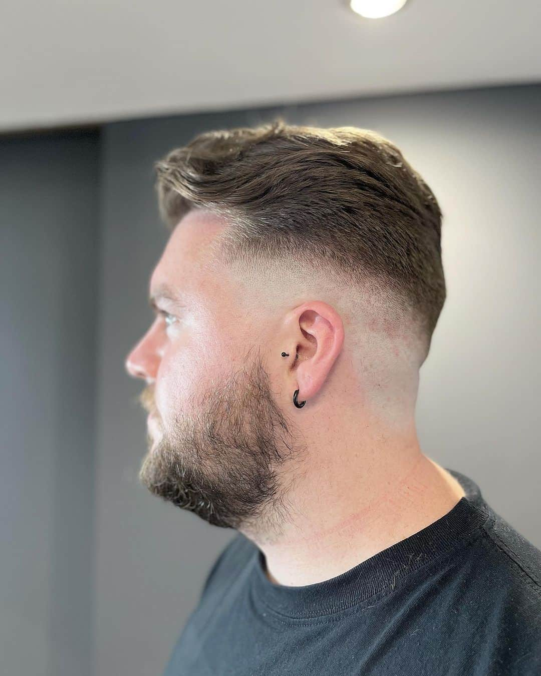 disneydescendantsのインスタグラム：「One I forgot to upload of our mate @naoise_not_noise, always boss to see you mate! Off for a bit after tomorrow so if you want a trim then get in tomorrow! 🤙🏼🤍  #andis #fadehaircut #sharpfade #barberconnect #barbers #barbersinctv #barbershop #barberlifestyle #barbershopconnect #barberlife #barberpost #thebarberpost #fadegame #sharpfade #skinfade #barberworld #barberlove #showcasebarbers #barbergame #barbers」