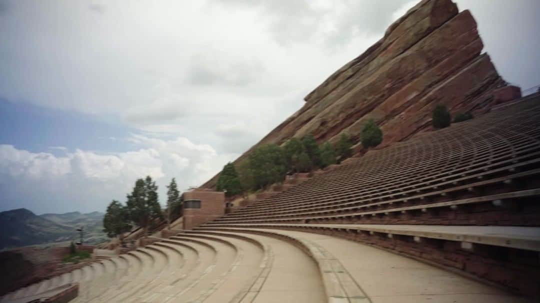 テデスキ・トラックス・バンドのインスタグラム：「Red Rocks recap, another great weekend in Colorado for the books. Thanks to everyone who came out and thanks to @loslobos and @gabedixon for such a great first half of the summer. Heading back to close out the summer on the West Coast in a few weeks.」