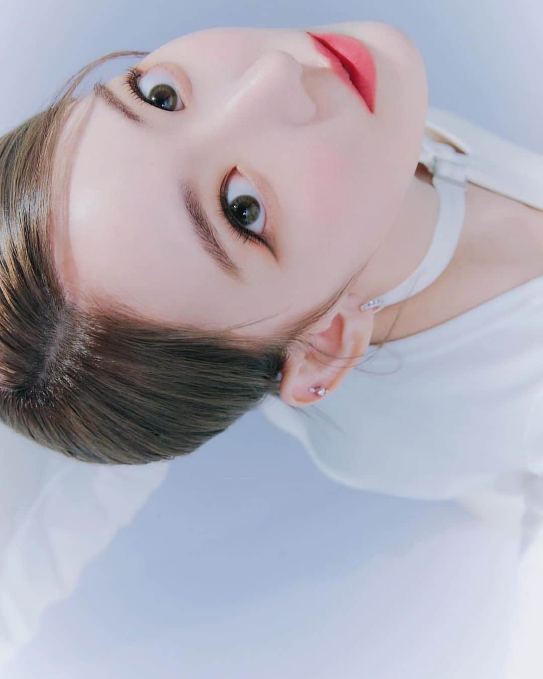 h3artbrak3rsのインスタグラム：「#repost @39saku_chan via @PhotoAroundApp  . @molak_official  #SAKURA #미야와키사쿠라 #사쿠라  #宮脇咲良 #咲良  #LE_SSERAFIM #르세라핌」