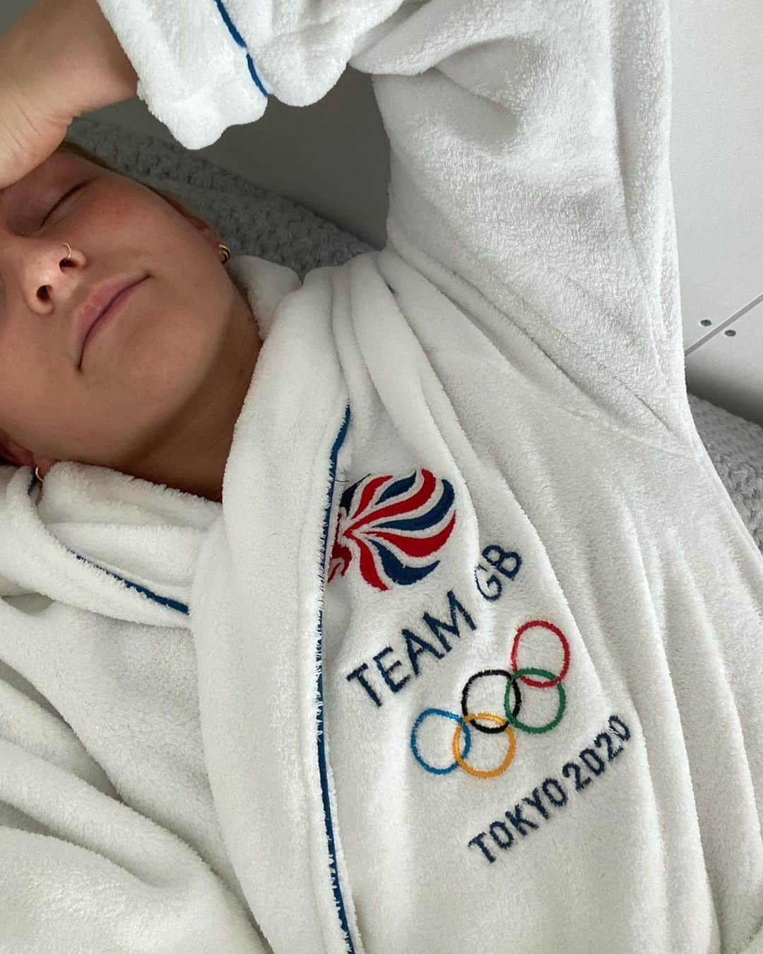 リア・クレインさんのインスタグラム写真 - (リア・クレインInstagram)「The Olympic Games 2021 A year ago… A lot has happened in a year but I also can’t believe it’s only been a year. It seems like a life time ago.  What an insane experience - The good, the bad and the ugly.  Here’s a few pics from memory lane, including celebratory wine in cardboard cups! @shaunacoxsey @fairertimes」8月6日 5時40分 - leahcraneclimbing