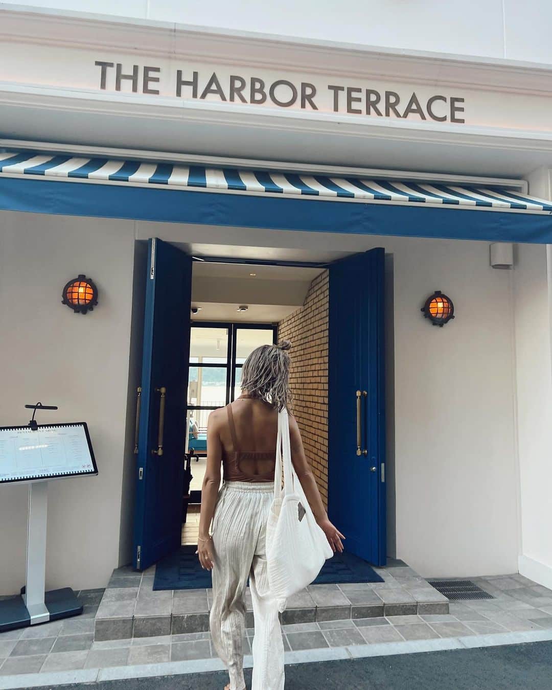 山中美智子さんのインスタグラム写真 - (山中美智子Instagram)「Good morning ☕️  @the_harbor_terrace.official   海沿いの可愛いホテルで夏しちゃう🥥🤍🫰🏾」8月6日 6時50分 - alexiastam1988