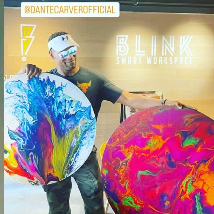 ダンテ・カーヴァーのインスタグラム：「Some of my Acrylic Fluid Art at @blinkcommunity -Come Check It Out!」