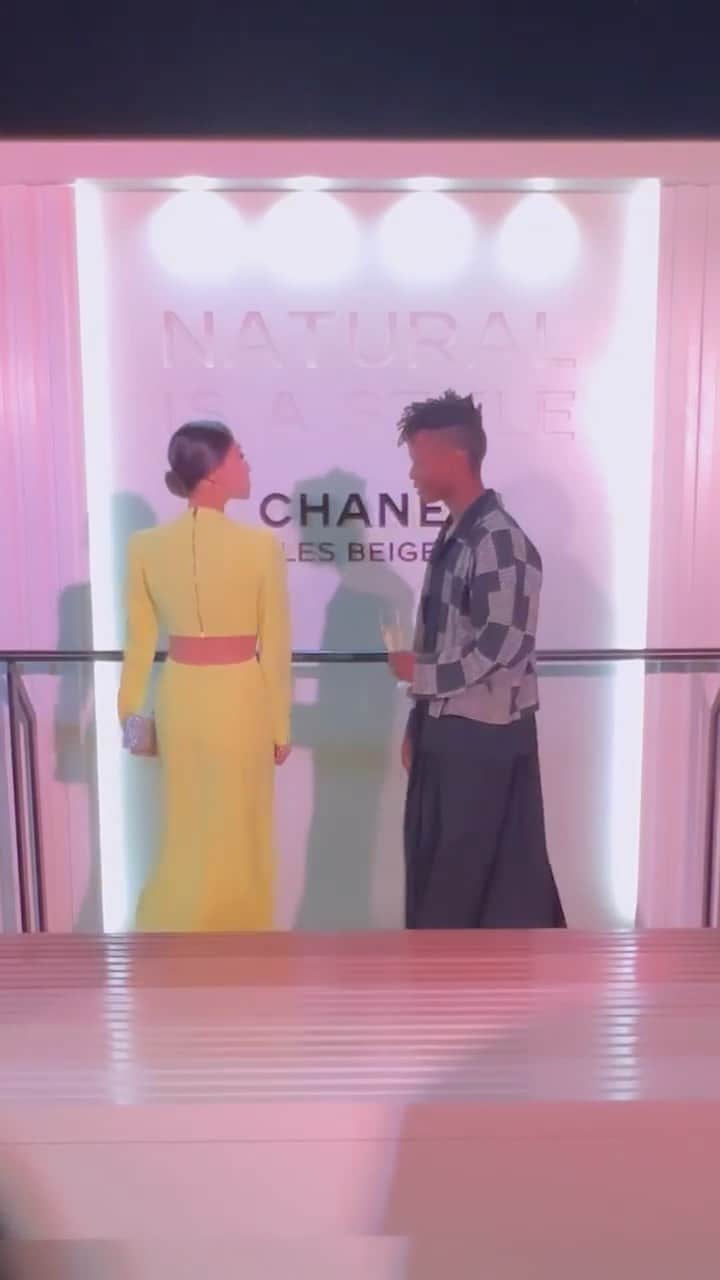 のインスタグラム：「Last night 🌟 @despertaresmex red carpet event hosted by @chanelofficial with amazing dancers -> @siphenovember @brooklynmack5   昨夜のCHANEL主催のレッドカーペットイベント💛  #chanel #redcarpet #yellow #mexicocity #ballet #ballerina #ballerinalife #happy #happiness #dance #art #幸せ #バレエ #バレリーナ #rehearsal #work #travel #travellife #giglife #summer  #gala」