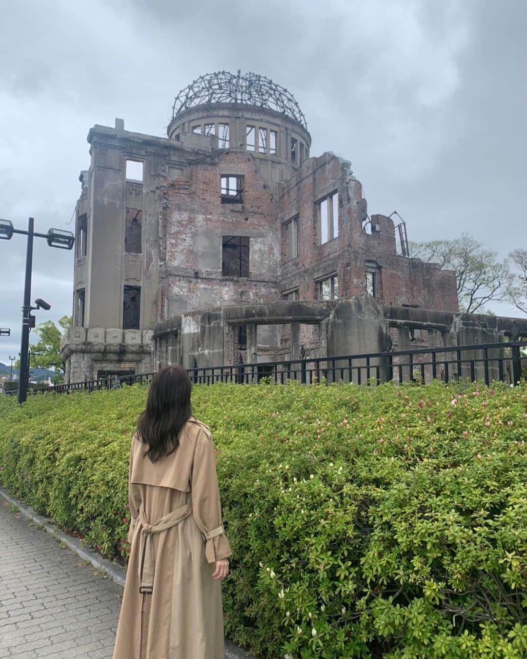 古城優奈のインスタグラム：「一日でも早く世界平和を願って。  今年の4月に訪れた時の写真です。  #広島  #原爆ドーム  #平和記念公園」
