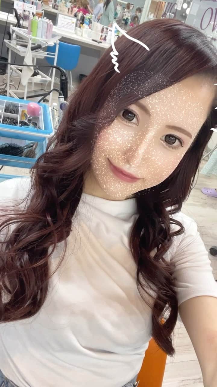 柏木葵のインスタグラム：「✴︎ 月に2回はトリートメントに行きたい所存🌟🌸✨  前に失礼なおっさんに「女の子は髪の毛のケアちゃんとしないとダメだよ〜年頃なんだから😂💦」と言われて 「え！？ご自身はやらないんですか！？」ってハゲたおっさんに言い返しちゃったの今思えば可哀想なことしたかな いや、お互い様だな ✴︎」