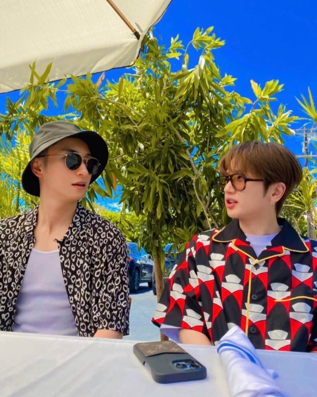 與真司郎のインスタグラム：「@nissy_nissystaff とLAで😎👍🌴 色んな深い話したなー🥹 お互い大人になって話すと成長したなーって思うよね。笑 だって、メンバーのこと14歳から知ってるから👏 (もうちょっとで俺34歳🤫🤫🤫)   Love you brother❤️  久しぶりの #たかじろ でした🙌」