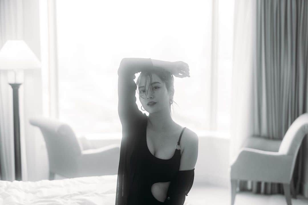 のインスタグラム：「❤︎❤︎❤︎  #followforfollowback #fashion #followmeplease #shooting #blackdress #shein#fashion #dress #likeforlikes #l4l #instagood #makeup #swimwear#hotel#summer#monotone」