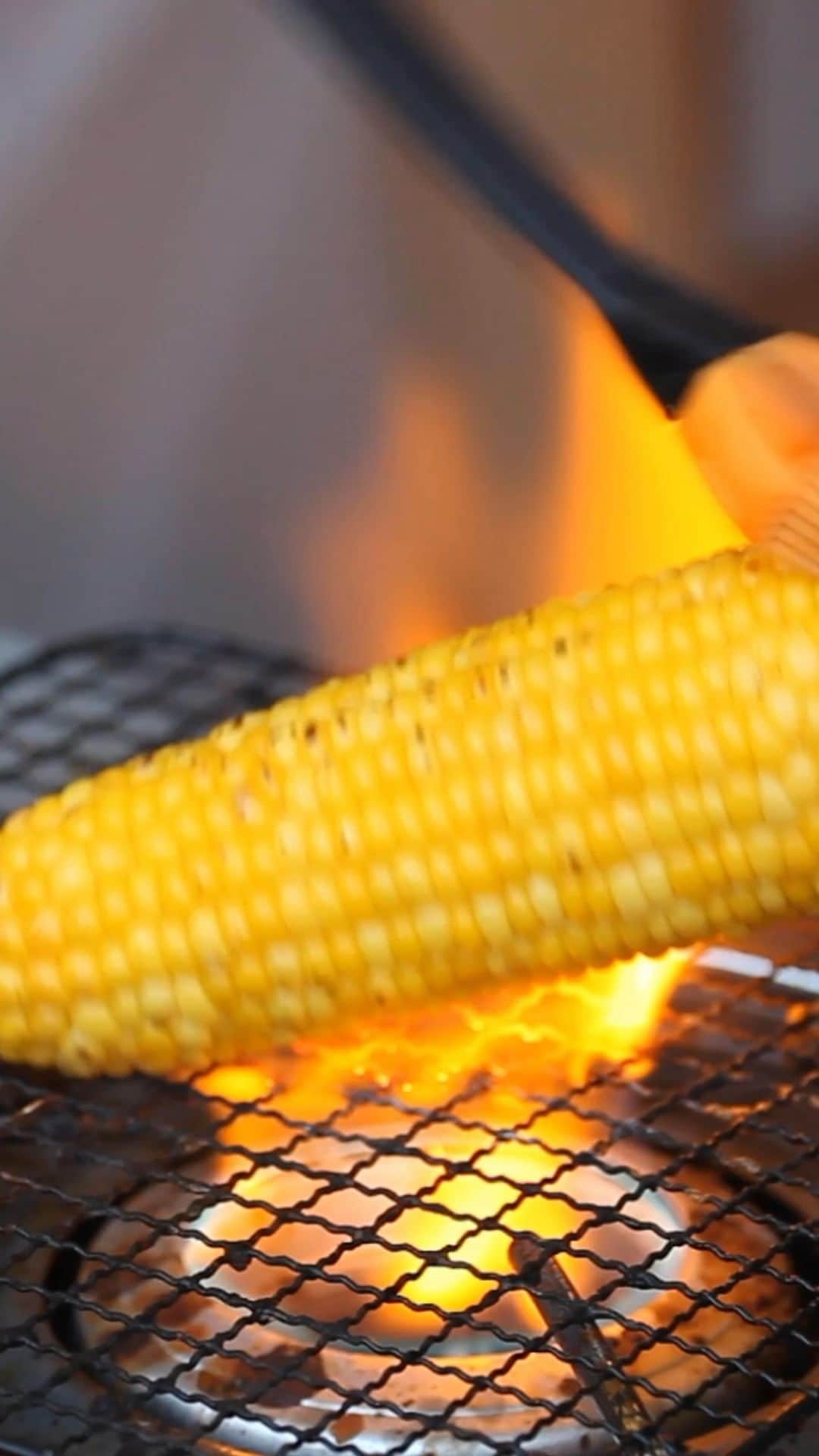 のインスタグラム：「Summertime calls for sizzles from the #grill 🌽🔥 What sauce do you brush on your Yakitomorokoshi aka grilled corn?」