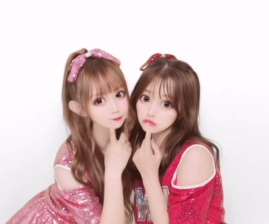 高木悠未のインスタグラム：「楽屋裏にプリクラあるけん衣装でパシャ、お顔がエイリアン👽🌀」