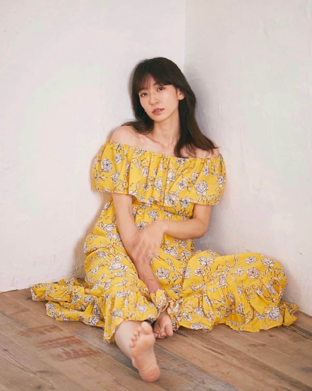 小林夏子のインスタグラム：「39は肩の力を抜いて  #portrait #actress #relax #days #mom #age #love #life #thanks」