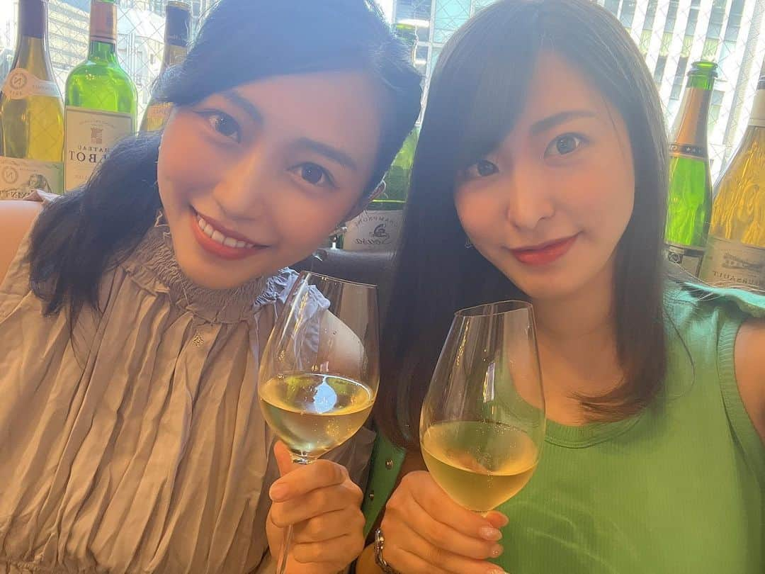 浅香美咲さんのインスタグラム写真 - (浅香美咲Instagram)「美里と昼から飲んだ💓  #銀座　#昼飲み　#牡蠣　#女子会 #飲み歩き #乾杯の声低すぎてやり直した　#牡蠣50個くらいいける　#のみすたぐらむ  #飲み歩き」8月6日 14時37分 - asakamisaki