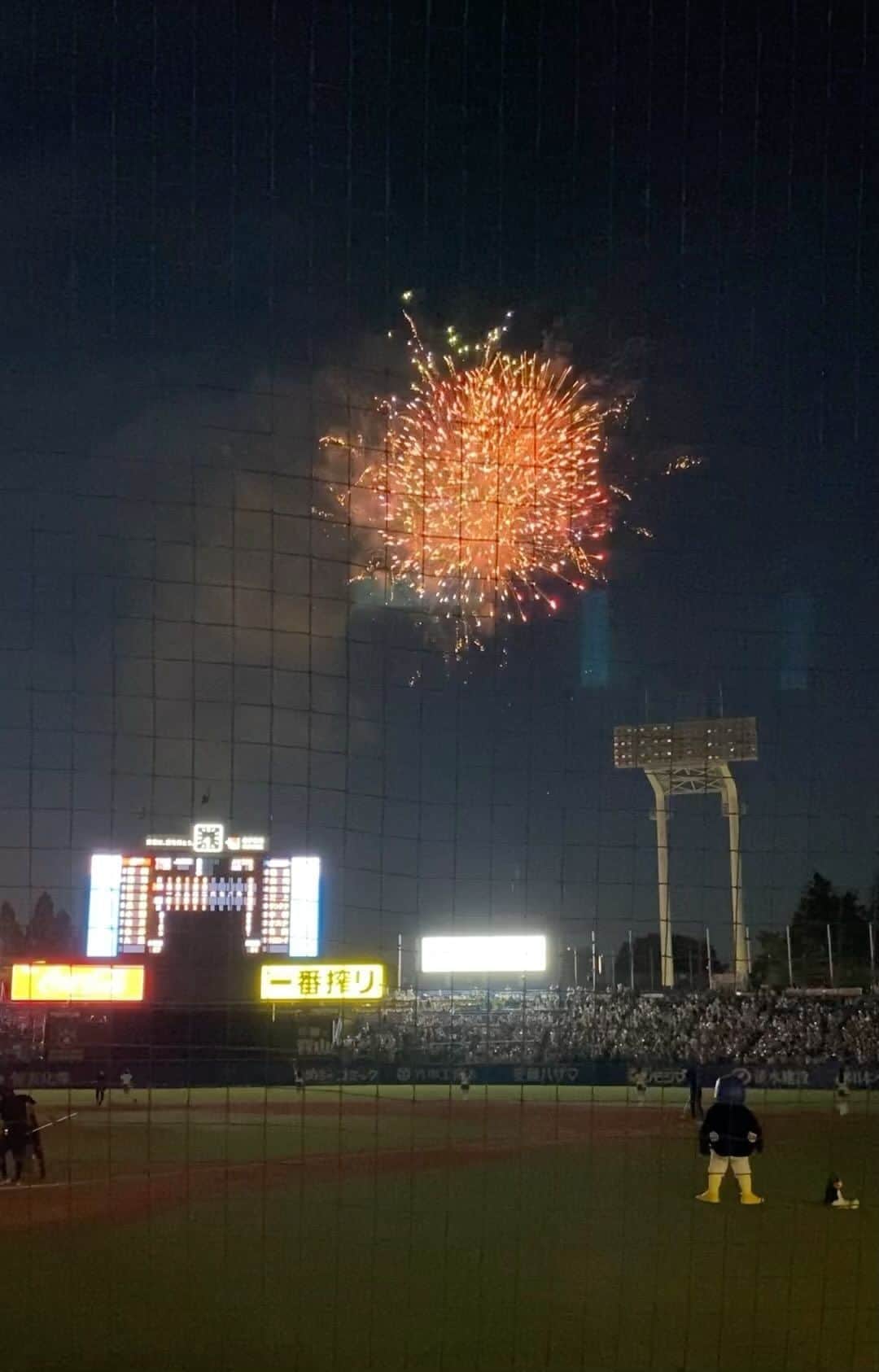芦崎愛のインスタグラム：「8月🎆  #花火 #夏の思い出」