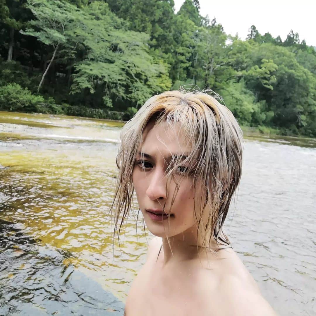 S!N（シン）のインスタグラム：「君と暮らすならこんな風に @sauna_bus   #サウナ #夏 #summer   #fashion #fashionstyle #fashionsnap #fashioninspo #fashionblogger #outfit #outfitoftheday #ootd #korean  #hair #hairstyle #ストリートファッション#style#streetfashion#공스타그램」