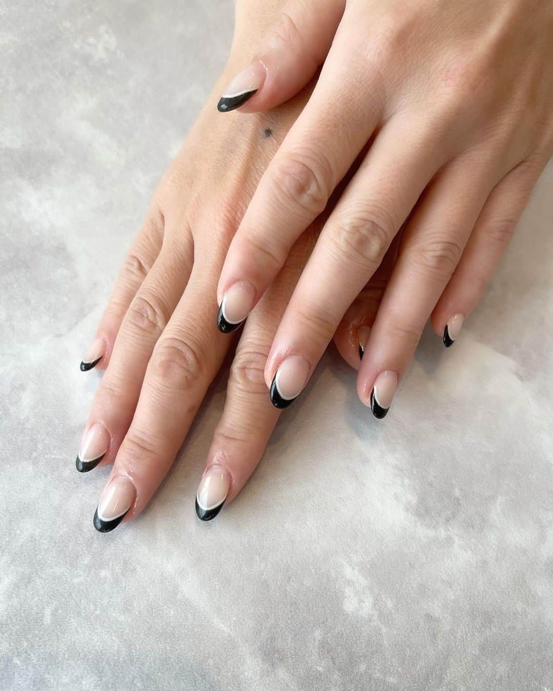 古閑美保のインスタグラム：「ネイル @lavivi.ake  @nails_lavivi  #色ちゃん姉妹えつもありがとう」