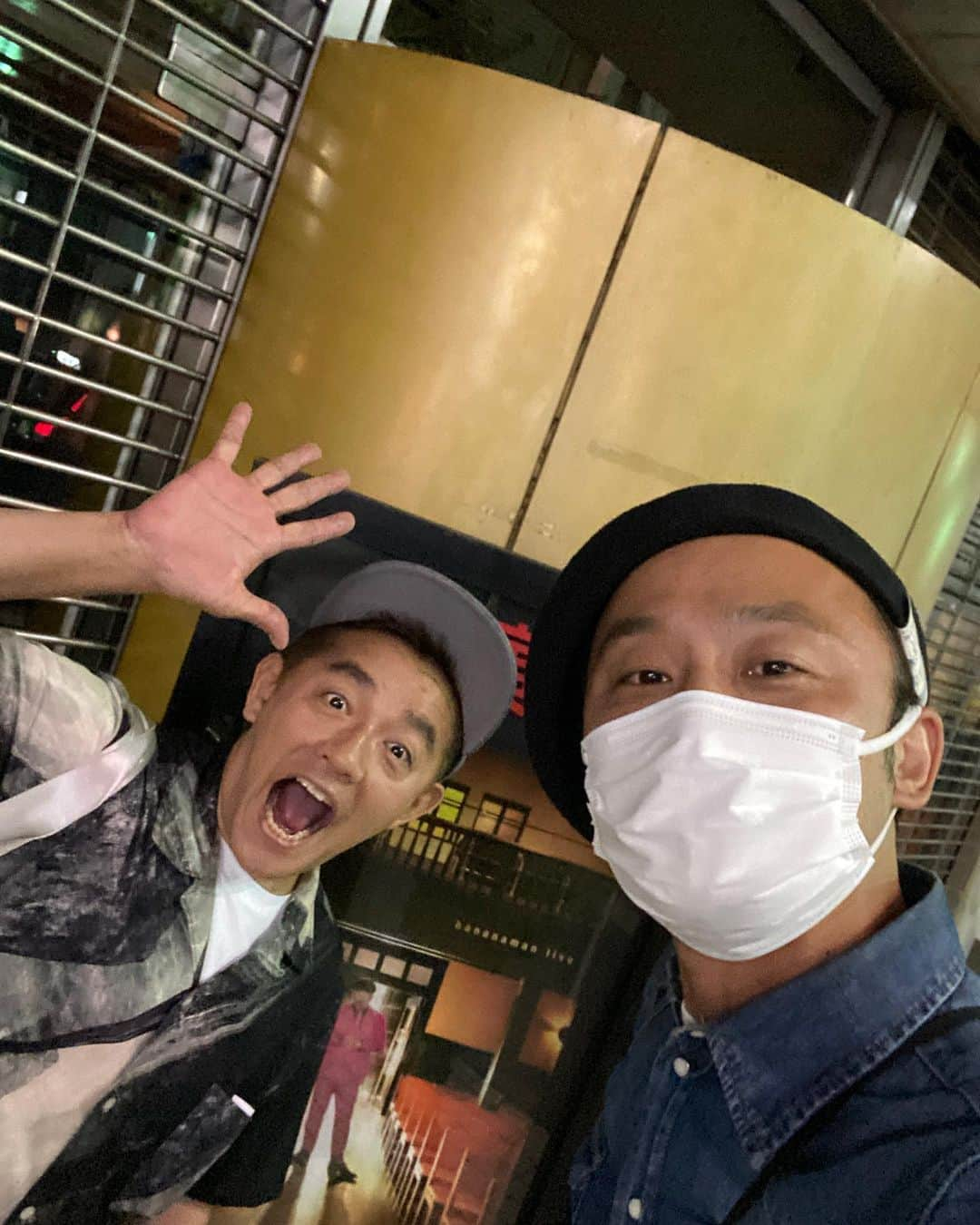 野村浩二さんのインスタグラム写真 - (野村浩二Instagram)「バナナマンさんの単独行ってきた！ とにかく格好良かったねぇ〜。 そして、たまたま同じ回だったスピードワゴンの潤さんと…。 涙が出るほど、笑いましたとさ…。 #江戸むらさき野村  #バナナマン  #スピードワゴン井戸田」8月6日 23時39分 - nomura_kouji