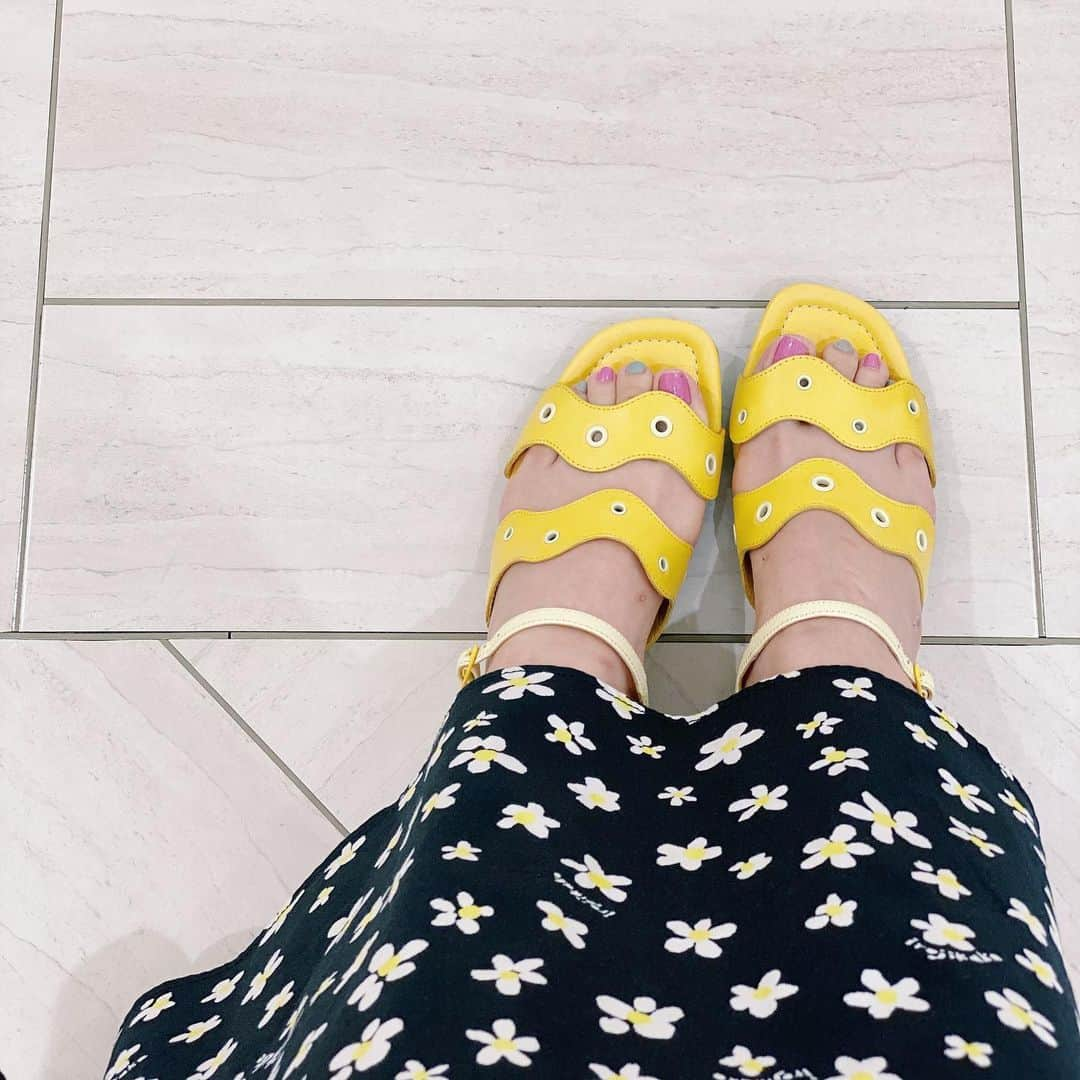 Ami さんのインスタグラム写真 - (Ami Instagram)「やっぱりこのサンダル可愛い🌼 ネイルとの相性も◎ @camper」8月6日 19時19分 - ami_dream05