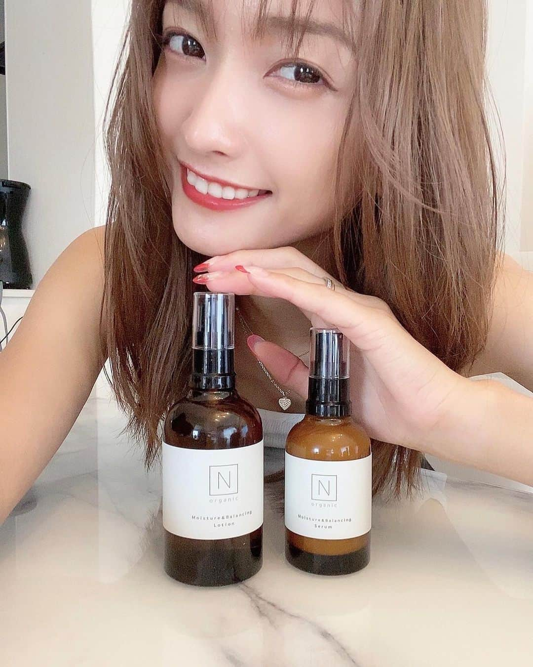 安井レイさんのインスタグラム写真 - (安井レイInstagram)「最近の新しいアイテム🍀  　@norganic_official さん。 とろみはしっかりあるテクスチャーだけど ベタつきすぎないのが好き☺️  この2本でケアができて 忙しい朝も助かってる💕  何より香りがよくて、朝も夜も 香りでリフレッシュしてますっ‼️  　 #Norganic #Nオーガニック #スキンケア」8月6日 19時39分 - yasuirei