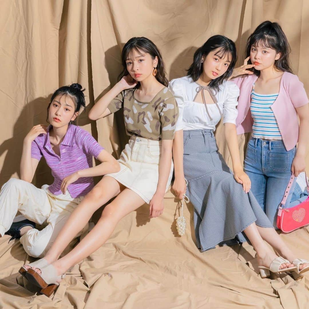 Popteenさんのインスタグラム写真 - (PopteenInstagram)「Popteen9月号『真夏の肌見せコーデ講座‼︎』企画のアザーカットを公開✨  この時期にしかできない、お腹や背中の肌見せ❣️ いまっぽく、あか抜けて見える肌見せの着こなし方法をテイスト別で紹介🫶🏼  夏ならではのおしゃれを楽しも〜👗  #Popteen#レギュラーモデル#みみりん#黒沢実美#まほちゅん#堀口真帆#せらぴー#土屋惺来#かにゃ#今堀奏#肌見せ#肌見せコーデ#デコルテ見せ#お腹見せ#背中見せ#夏コーデ#夏ファッション#アザーカット」8月6日 19時32分 - popteen_official