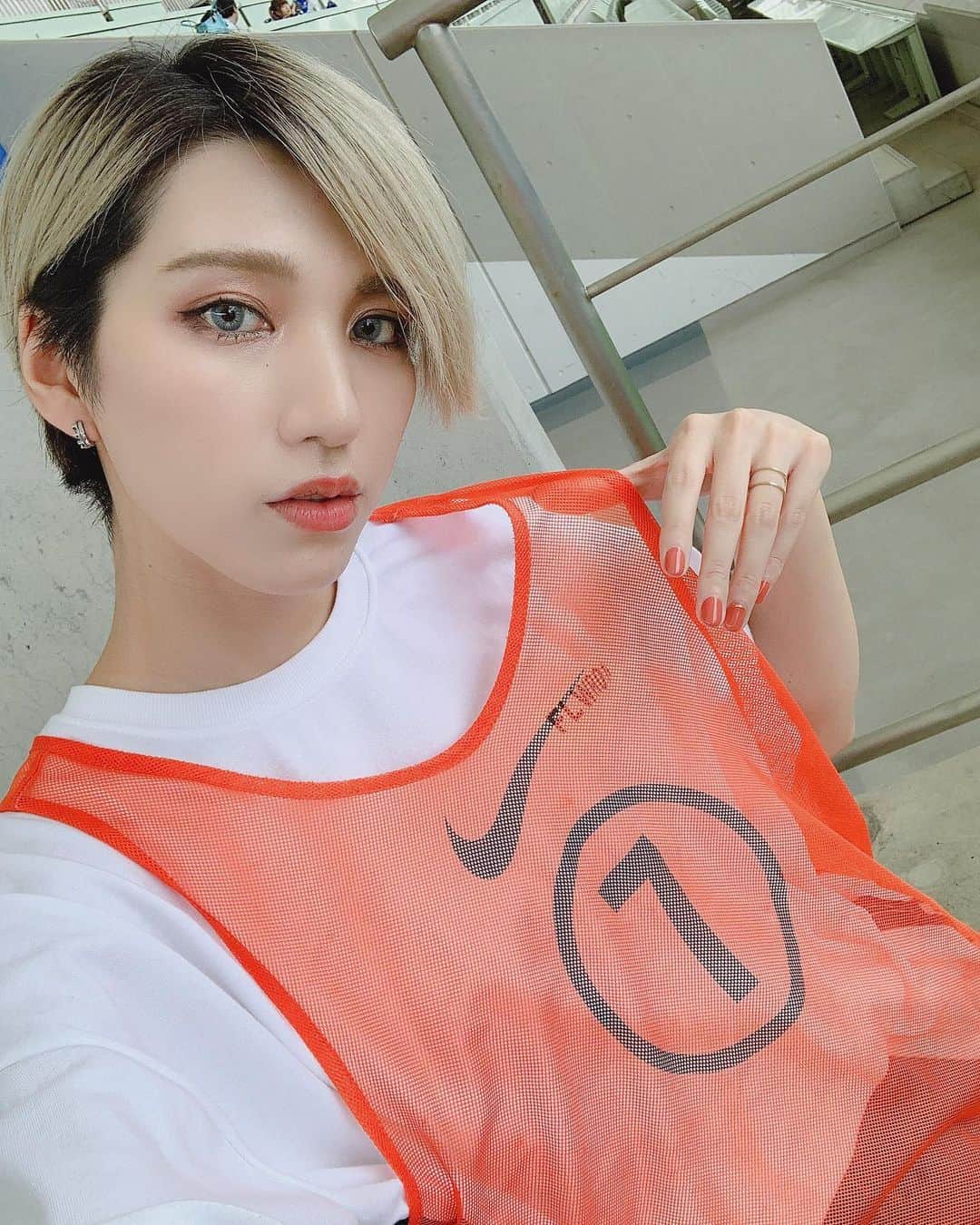のインスタグラム：「浮き沈みが激しいお姉さんですこんばんは〜  ふぁんてぃあ更新できてなくてごめんなさい！ そちらは何としても更新するので待っていてください🙇‍♀️  定期的に更新する系が向いてなくて本当に自分でも困ってる😂  最近はお休みをきちんととれているので体調は安定してきている👍  Twitterは相変わらずシャドウバンなので放置です🙏  ということで生存報告インスタくらいになってしまうがみんなよろしくお願いします😌🌸」