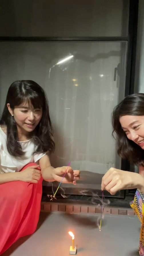 小橋めぐみのインスタグラム：「松下恵ちゃんとインスタライブ 線香花火🎇をしながら お届けしました✨  線香花火は、筒井時正玩具花火製造所 @tsutsuitokimasa  プレゼントにも、お土産にも、 おススメです😊」