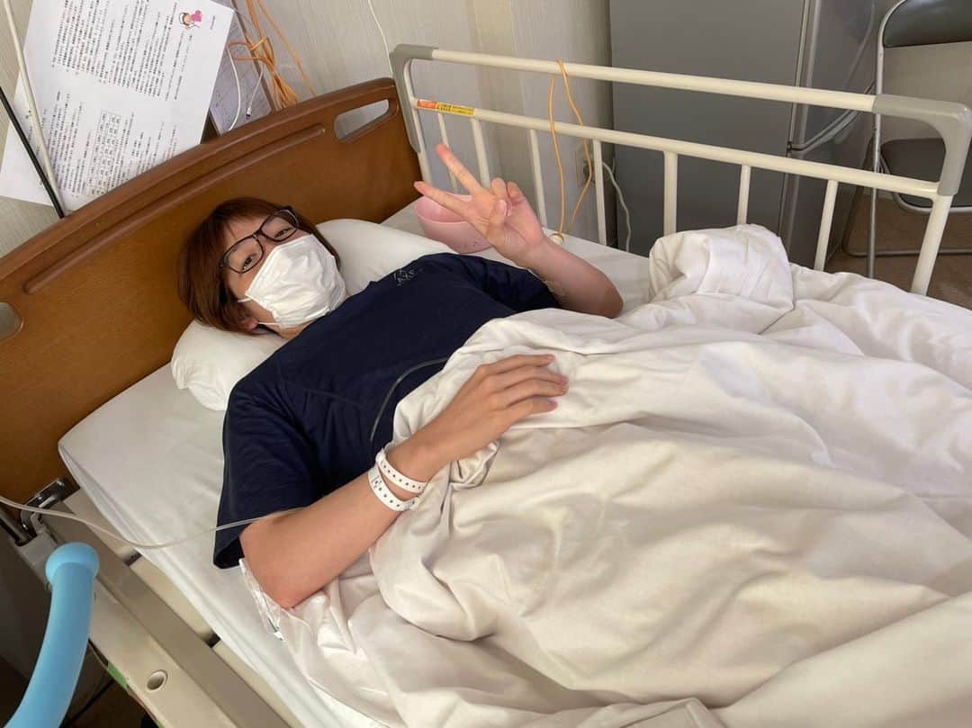 廣田彩花さんのインスタグラム写真 - (廣田彩花Instagram)「. . 8月6日。 手術をして一年。  手術後は歩けなくて、痛くて寝れなくて、もう2度と手術はしたくないな、そう思った日でもありました。  少しずつ出来なかった事が出来る様になっていく嬉しさもありながら、動けるけど感覚が違う事へのもどかしさもあったり、今の自分を受け入れる事も難しかったなと。 . . 今バドミントンができていることに感謝。 たくさんの人のおかげです。 . . #地道に地道に #靭帯くんだいぶ成長したよ #まだまだ仲良くしましょう #感謝」8月6日 23時50分 - h.sayaka10
