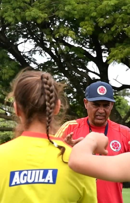 サッカー コロンビア代表チームのインスタグラム：「📽️  Así ven María Camila Reyes y Mary José Álvarez al equipo antes del debut frente a Alemania 🇩🇪  #VamosColombia🇨🇴」