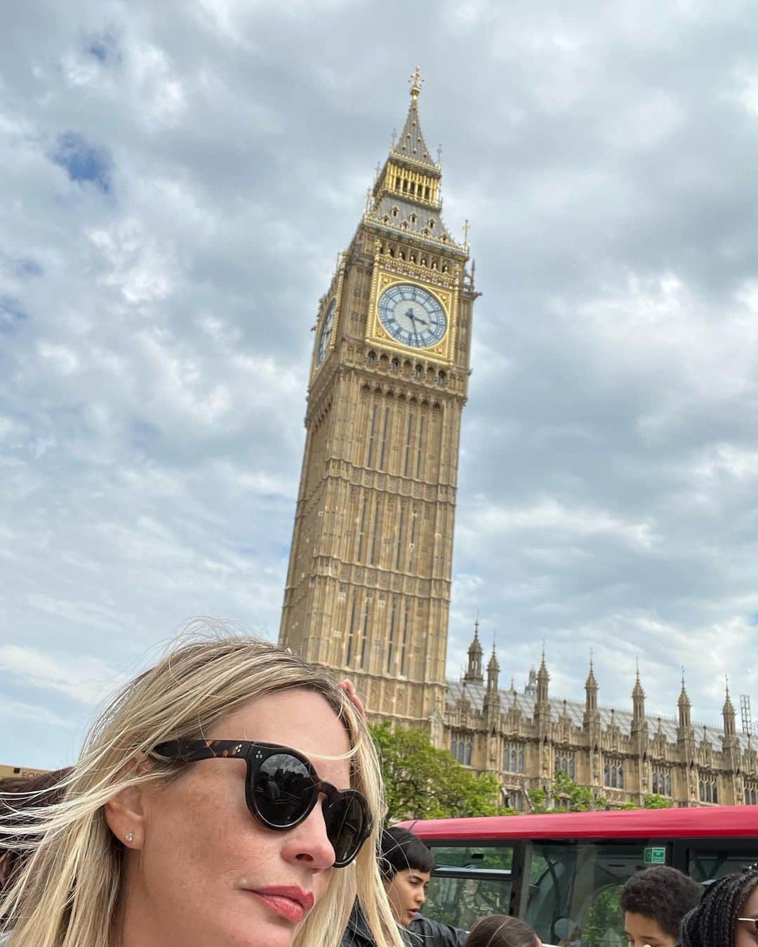 キャメロン・リチャードソンのインスタグラム：「Love for London」