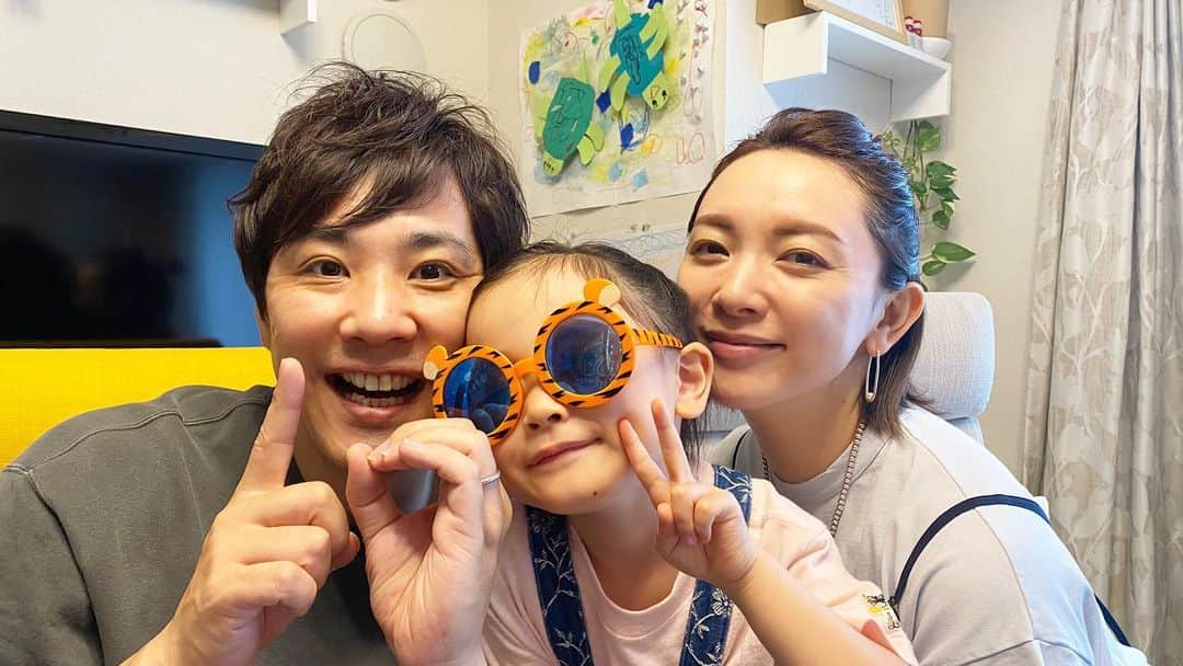 藤原一裕のインスタグラム：「この度、視聴いただいてる皆様の応援により10万人登録を突破させていただきました！  本当にありがとうございます😊  家族、スタッフ皆で感激しております！  この喜びを緊急生配信で分かち合いたいとも思いましたが、通常の火曜日生配信をルーティンにして、自分のスケジュールを調整されてるかもしれないと思い、今はこの高鳴りをぐっと堪えて火曜日に皆さんと盛り上がりたいと考えてます！  火曜日22:30〜生配信でお待ちしております🙇‍♂️  #フジワランド」