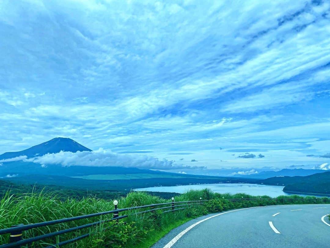 千葉翔也のインスタグラム：「ありがとう、武明  #富士山 #湖 #かつての #ドライブ #思い出」