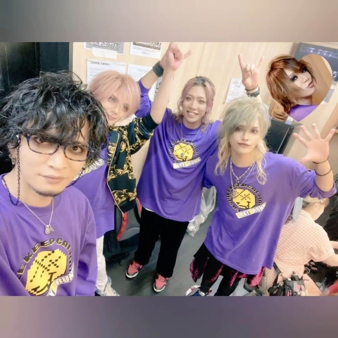 Chiyu さんのインスタグラム写真 - (Chiyu Instagram)「れかばおつかれっした♪ いやぁ今回もほんと色んな事ありましたが無事終わって良かったですね(笑)  来てくれた皆様も本当にありがとうございました！ では本日PENICILLIN祭り、リクエストライブ楽しみましょう♪ #れかバ #PENICILLIN #れかさんに初めて奪われました笑 #祭り」8月7日 12時04分 - chiyu_bass