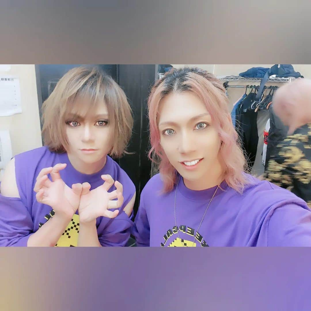 Chiyu さんのインスタグラム写真 - (Chiyu Instagram)「れかばおつかれっした♪ いやぁ今回もほんと色んな事ありましたが無事終わって良かったですね(笑)  来てくれた皆様も本当にありがとうございました！ では本日PENICILLIN祭り、リクエストライブ楽しみましょう♪ #れかバ #PENICILLIN #れかさんに初めて奪われました笑 #祭り」8月7日 12時04分 - chiyu_bass