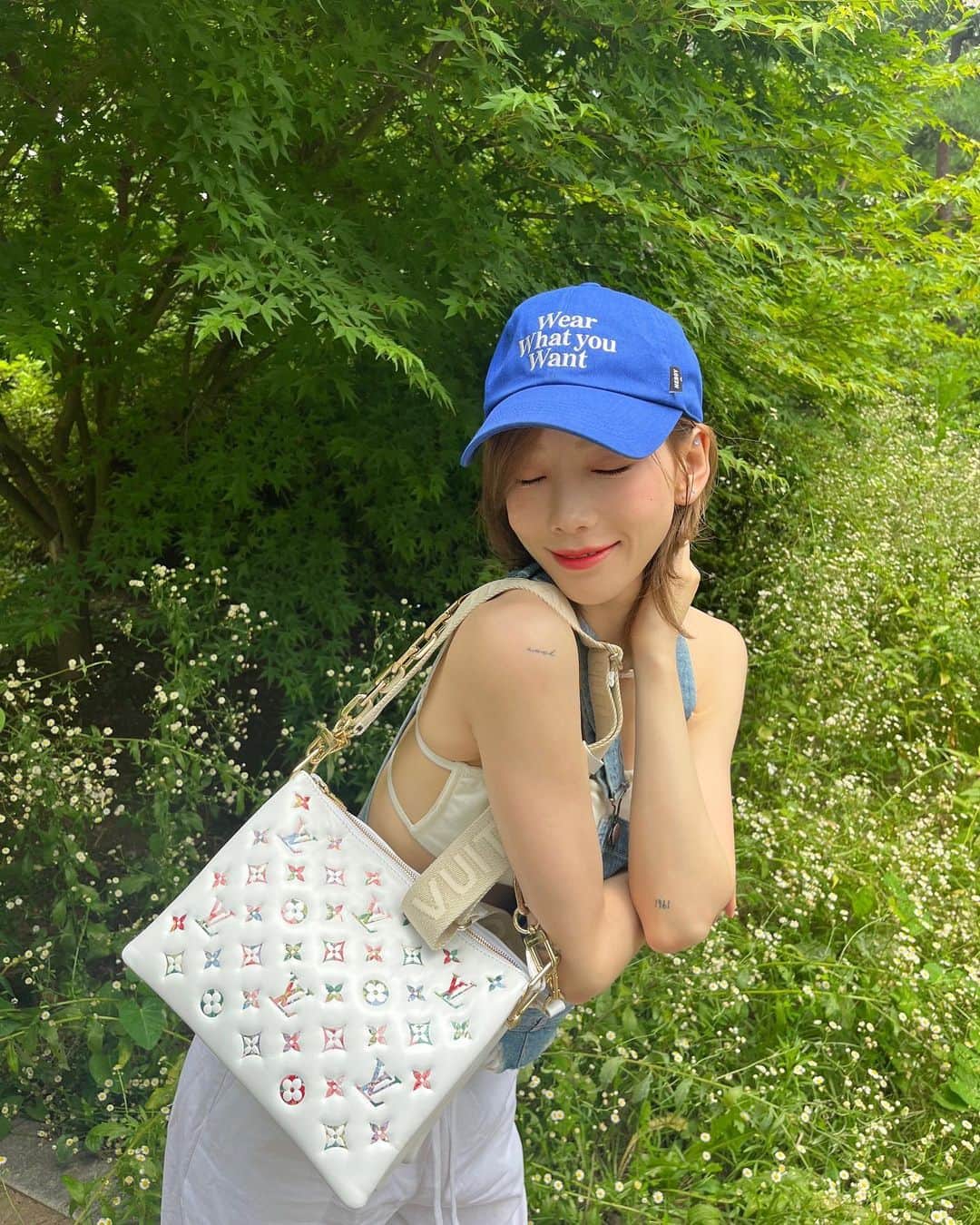 テヨン のインスタグラム：「✧LV✧ @louisvuitton #FW22 #쿠상백 #광고」