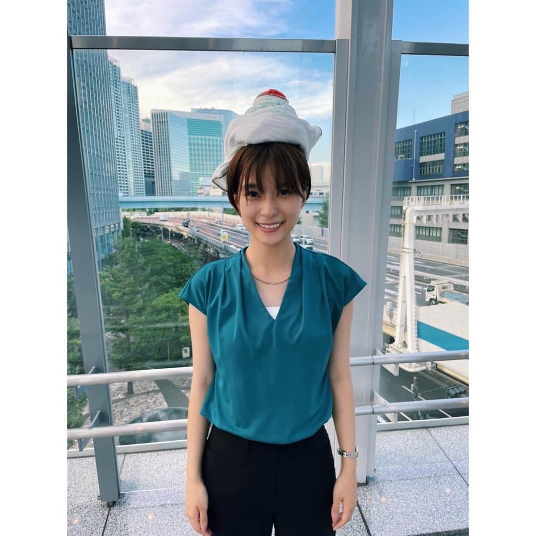 芳根京子さんのインスタグラム写真 - (芳根京子Instagram)「今夜21時から #オールドルーキー 第6話の放送です。 後半戦に突入し大変な毎日ですが みんなで頑張ってます！ 氷嚢に助けられる日々です。  #頭に氷嚢」8月7日 14時22分 - yoshinekyoko