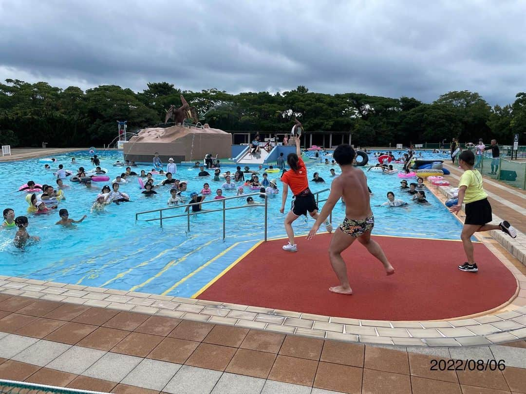 海の中道サンシャインプールさんのインスタグラム写真 - (海の中道サンシャインプールInstagram)「昨日8/7(土)、恐竜噴水プールにて、福岡医健・スポーツ専門学校さんによる水中エクササイズを行いました‼️その様子をアップしてます⤴️ご来場いただいたお客さまがたくさん、元気に、楽しそうに参加してくれました😆😆😆 福岡医健・スポーツ専門学校のみなさん、ありがとうございましたー😌  #サンシャインプール #海の中道サンシャインプール #sunshinepool #海の中道海浜公園 #海の中道 #うみなか #uminonakamichiseasidepark #uminonakamichi #uminaka #夏 #夏休み #福岡の夏 #summer #晴れ #福岡 #福岡市 #福岡市東区 #fukuoka #水中エクササイズ #福岡医健・スポーツ専門学校」8月7日 14時34分 - uminaka_sunshinepool