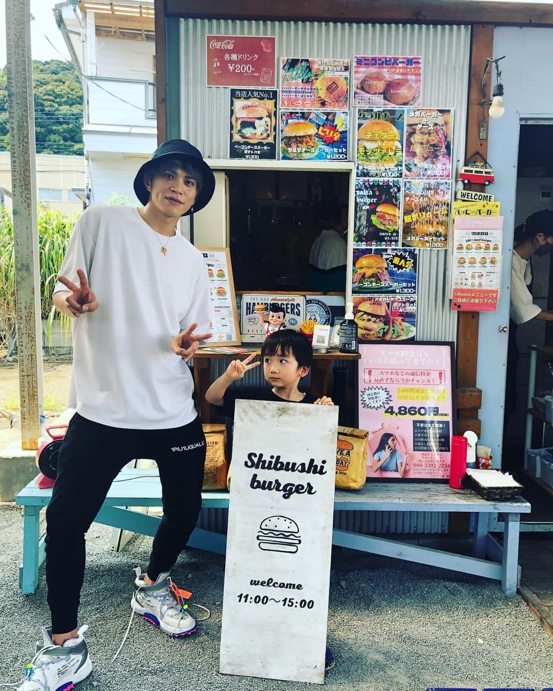 山本裕典のインスタグラム：「鹿児島志布志市  志布志バーガー友達のお店に食べにきた！おいしかた^ - ^  みんなも食べにいってみて！」