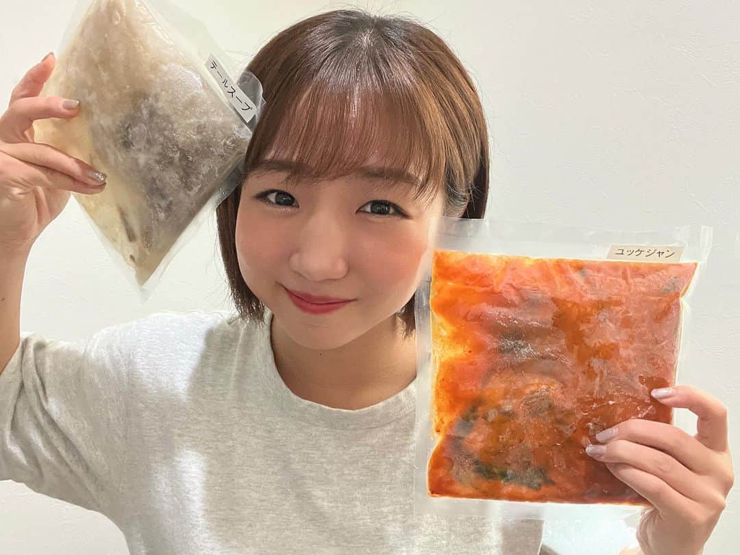 寺本明日香のインスタグラム：「@kanayama_shoten29  様から 冷凍のスープとお肉をいただきました🎁😋 ・ ・ お店で焼肉とか行けてなくて ちょうどお肉を欲してた時だったので めちゃくちゃ嬉しいです😭✨ また @yakiniku_seigo  食べに行きマス♡」