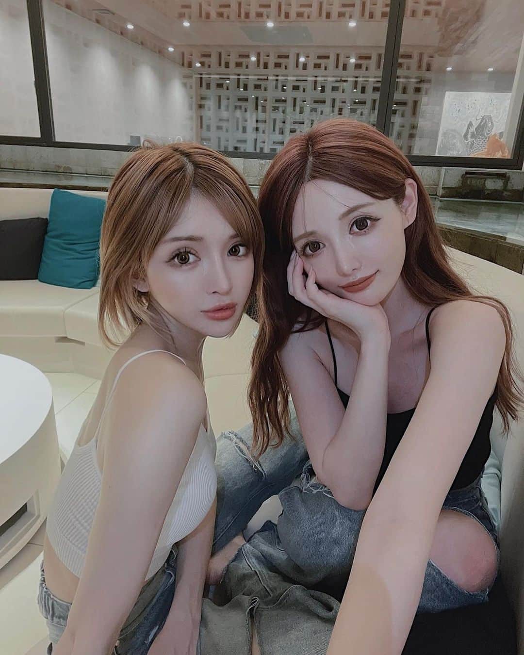 のインスタグラム：「しずかちゃん @mutoshizuka0204 の鎌倉の素敵な別荘にお泊まり🥹🌴❤︎  しずかちゃんの息子さんとわんちゃんと一緒に海行ったり、美味しいご飯食べて別荘ではサウナもしたよ🧖🏼‍♀️✨  TikTokのライブ配信にも遊びに来て下さった方ありがとうございました👭♡  夏らしいことできて嬉しかった☀️ しずかちゃん本当にありがとうございました🥰💓」