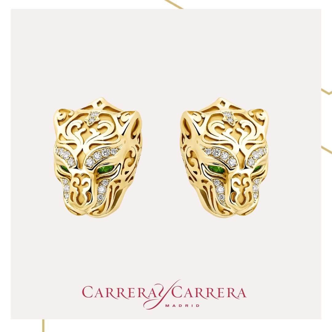 のインスタグラム：「The use of bas-relief and the glossy/matte finish brings to the Zodaria earrings an special sense.   18K Yellow Gold, 49 Diamonds and 4 Diopsites.   Discover more details by visiting our website carreraycarrera.com  #carreraycarreraorigen #jewelrydesign #luxury #art #artisticjewelry #craftsmanship #handcrafted #finejewelry #fashionjewelry #gold #yellowgold #diamonds #diopsite #highjewelry」