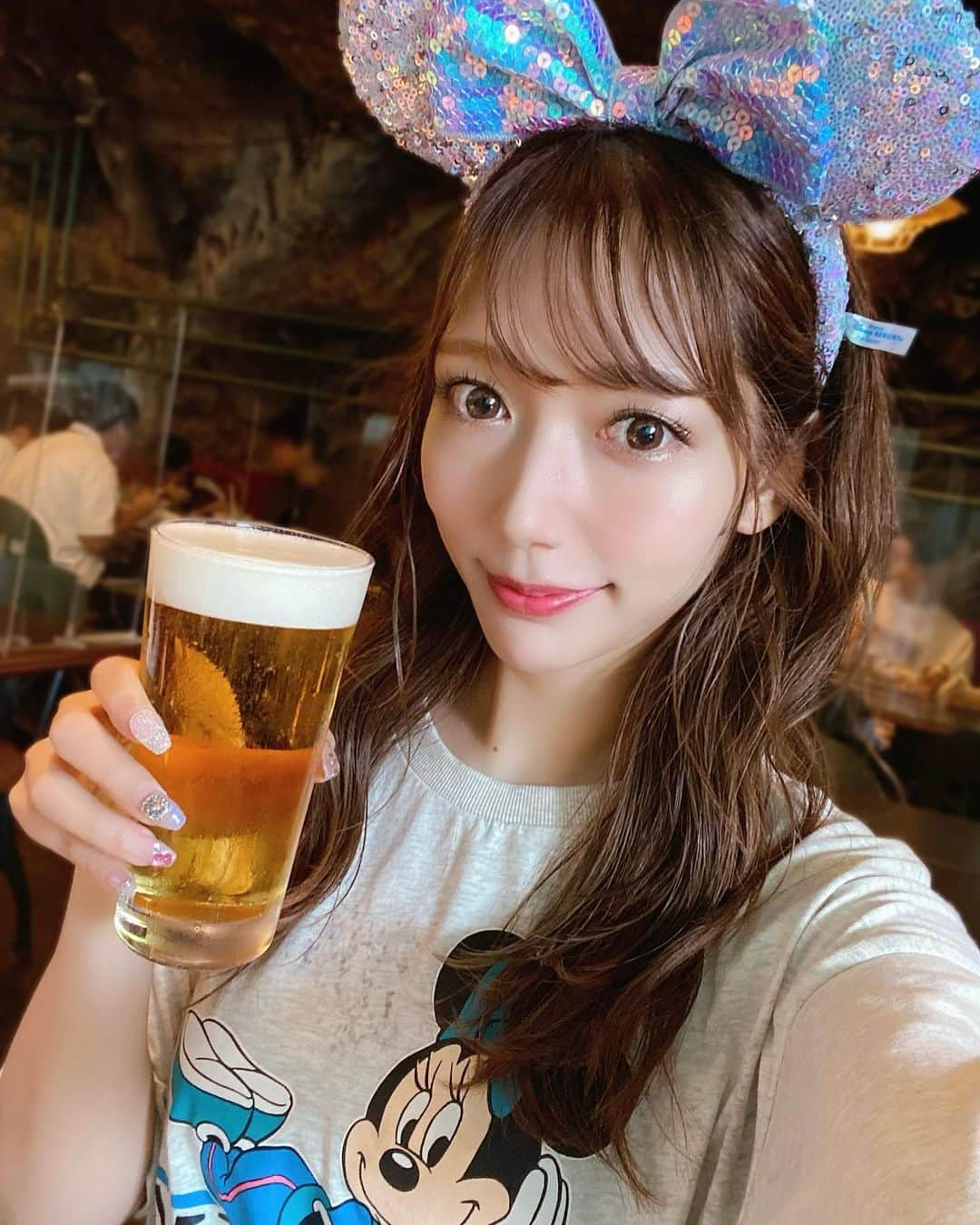 野中美郷さんのインスタグラム写真 - (野中美郷Instagram)「♡ かんぱーい🍻✨  Tシャツから感じ取れる暑さ☺️笑 汗見えてて恥ずかしい☺️ この日ほんとーに暑かった☀︎ その分ビールが美味しかった🙏  #東京ディズニーシー #ディズニーシー #ディズニー #ビール女子」8月7日 18時29分 - n.mi3sa3to10