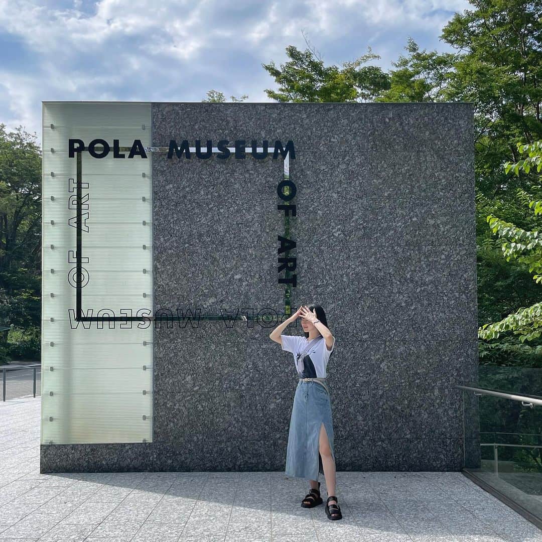 野地優奈のインスタグラム：「. ポーラ美術館🎨 前に渋谷に来てた時に見た、 ルノワールやモネにまた会えた👒 リヒターの迫力もすごかった🖼 しあわせな犬に私も早くなりたい🐕🐕笑 建築も素晴らしくて、大満足でした🥰」