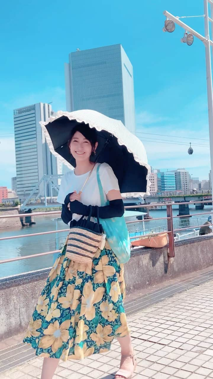 長谷部瞳のインスタグラム：「cameraman🎥 👦🏻かずくん(6)  #おさんぽ #夏の空 #このあと #水陸両用バス #初めて乗った #みなとみらい散歩 #桜木町 #暑い夏を乗り切ろう」