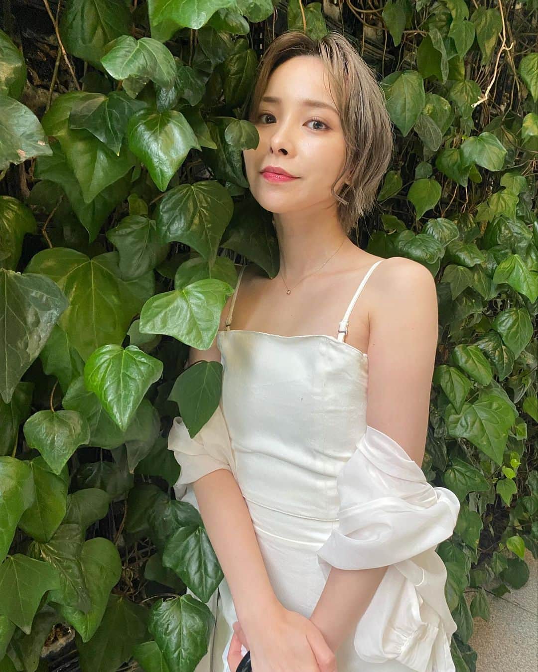 黒澤詩音のインスタグラム：「染める前。 炎天下の取材で色が抜け切った…  柴田アナと、#mandarinoriental の夏のショートケーキ🍰🥭」