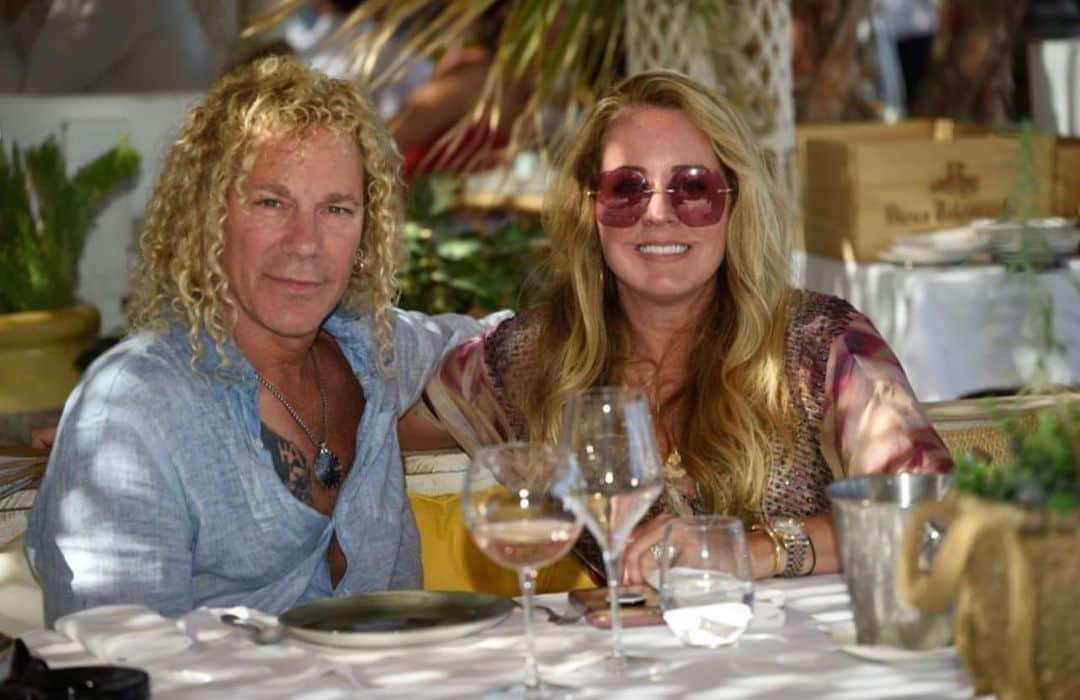 デヴィッド・ブライアンのインスタグラム：「Happy anniversary to the love of my life xoxoxooxoxoxo ❤️🎉🍾🍾🍾🍾🍾❤️」