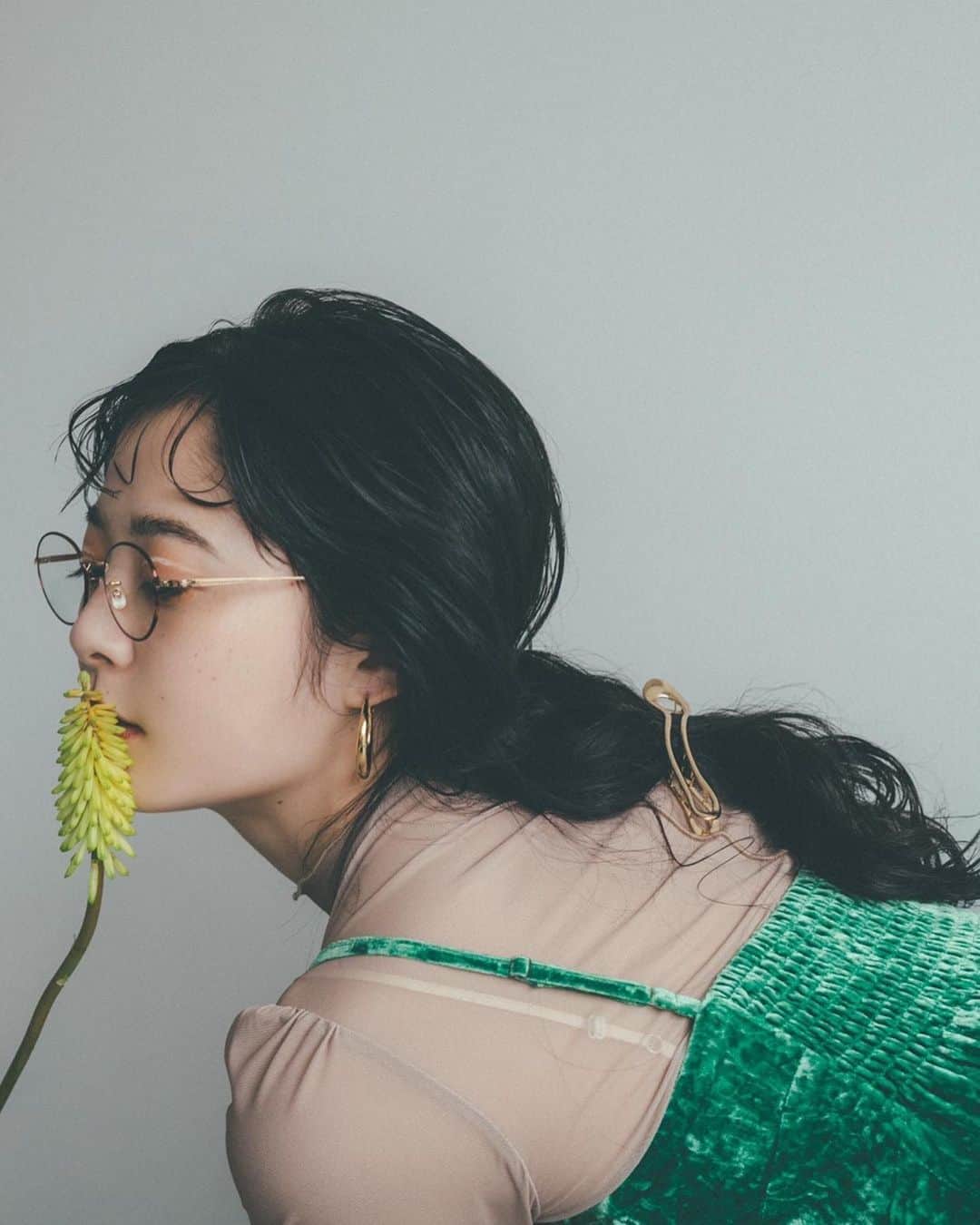 土田瑠美のインスタグラム：「ANEMONE  2022-2023AW New visual  hair makeさせて頂きました🍂  accessory @anemone_official   photo @tokyojorkphotogram   stylist @shota2784   model @sayumi_xy」