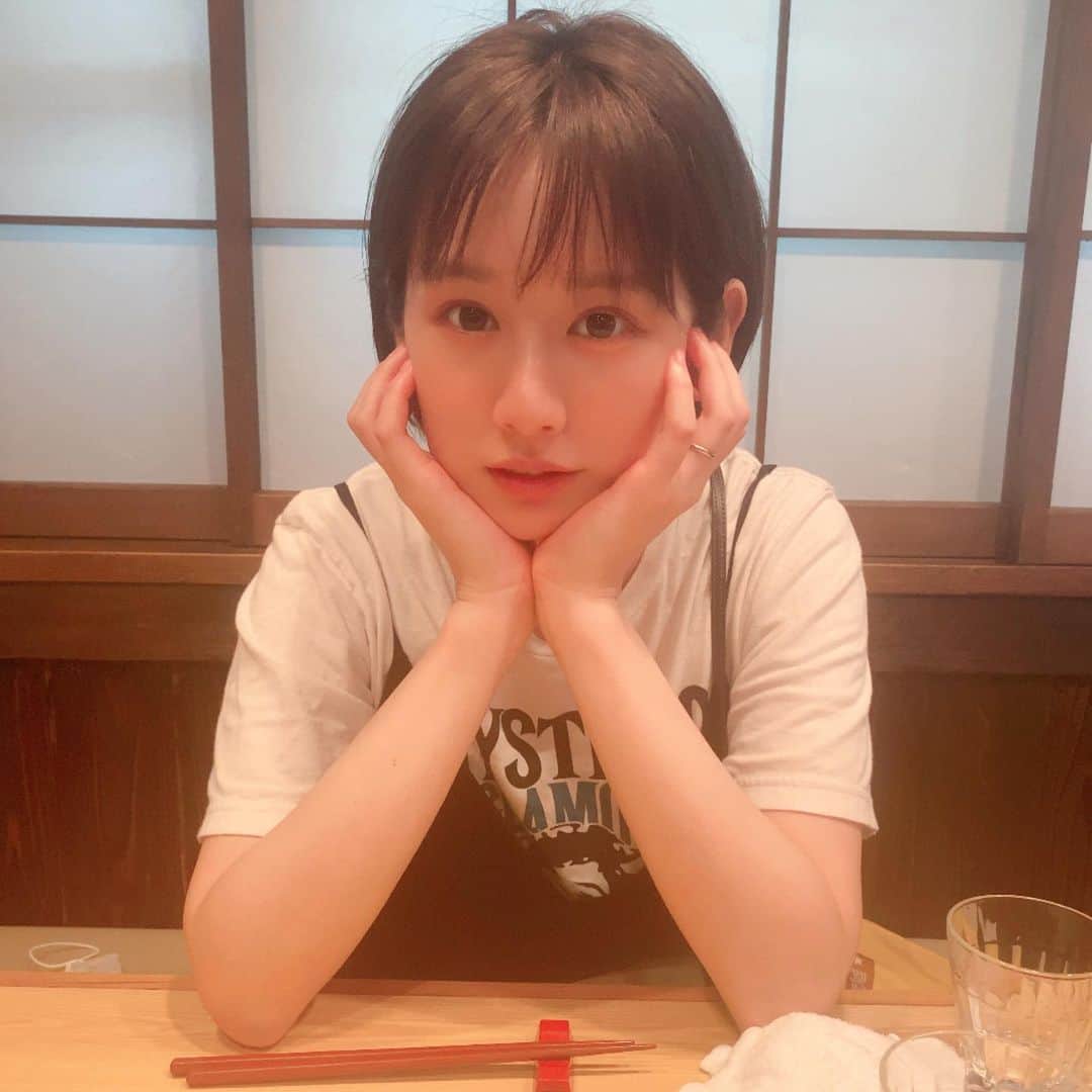 のインスタグラム：「. 元気にショートカットしてます。 . 30分くらいで楽しめる趣味ってないかしらねぇ。 . みなさんの趣味は？ . . . #前髪ありショート #ショートカット #ショートヘア #黒髪ショート #暗髪ショート #経産婦」