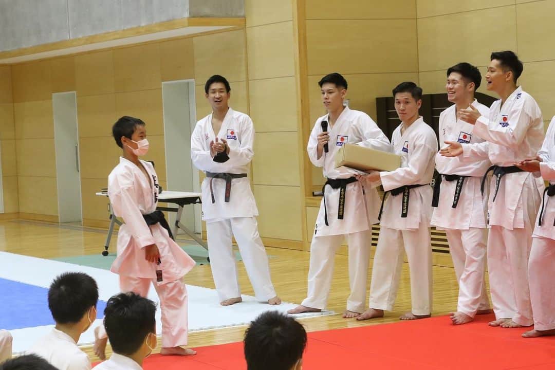 西村拳さんのインスタグラム写真 - (西村拳Instagram)「. セミナー＆合宿📸 合宿追い込んだお陰で最後の写真のように果てました。 #seminar #trainingcamp」8月7日 21時34分 - ken_nishimura1231