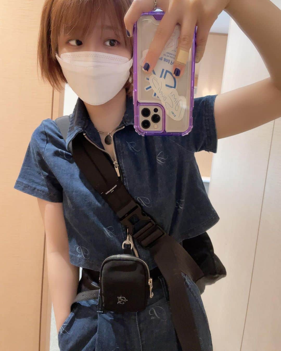 愛美のインスタグラム：「セットアップが可愛いから半袖も着ようか #ootd #atmos #ネイルはげとるやないかい #私服」