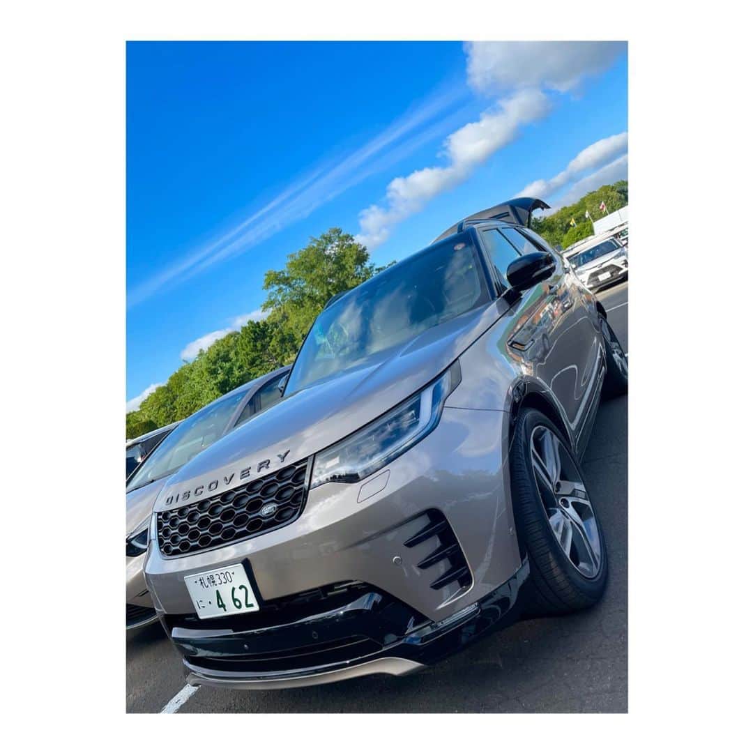 田辺ひかりのインスタグラム：「@  今週はジャガー・ランドローバー札幌東様から DISCOVERYをお借りしました！  運転しやすくて最高でした💚 ありがとうございました🌈  8月になりましたが私のゴルフは難しいままで 悔しい結果が続いていますが 最後まで頑張ります😃  そんな中 いつも応援ありがとうございます‼️ 来週もまたよろしくお願いします✊🏻🌟  @landroverjpn  #ランドローバー #ランドローバードライバーズ」