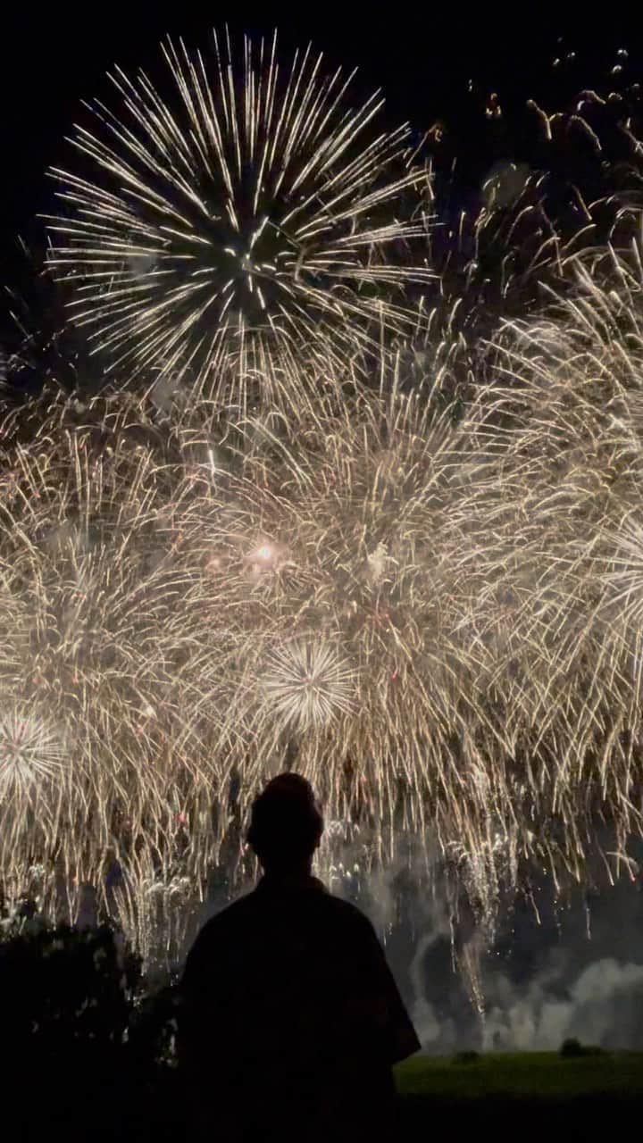 DJ DAIKI（若林大輝）のインスタグラム：「What an amazing fireworks!!!!! 3年ぶりに開催の神明の花火大会!! 久しぶりに見る花火は大感動😭 . #fireworks #shinmei #yamanashi #神明の花火 #山梨  #感動の花火をありがとう」