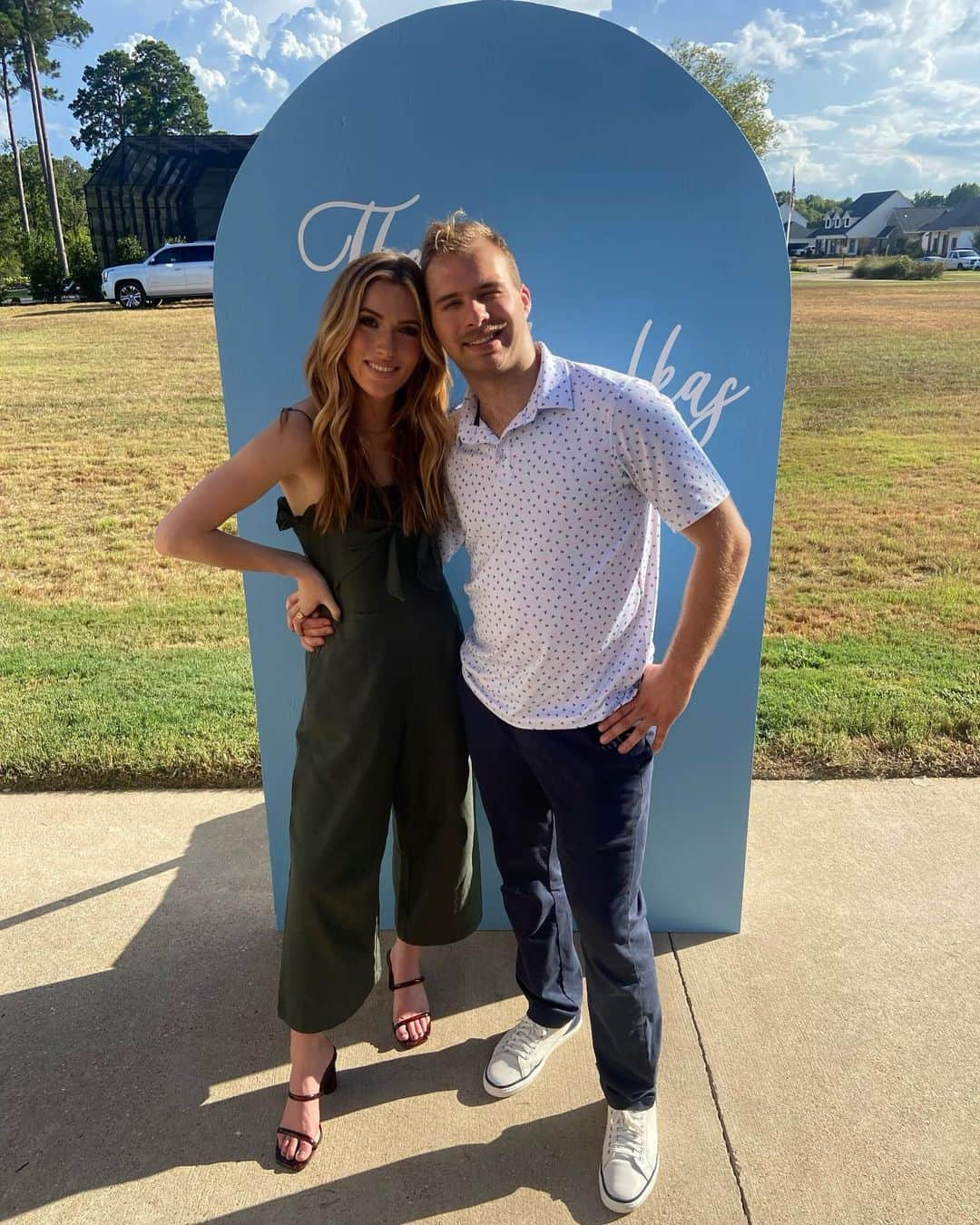 アレクセイ・クラスノジョンのインスタグラム：「Great weekend in Louisiana! Great to see family and friends❤️ Congratulations @chloeteves and @kevinjemelka on your engagement!!」